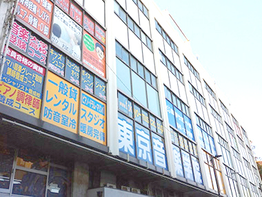 自習室にしにっぽりは、西日暮里エーシービルに入っています