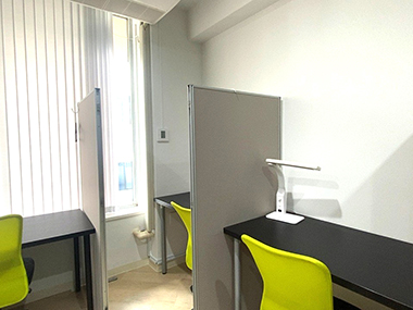 自習室しんじゅく　室内の様子